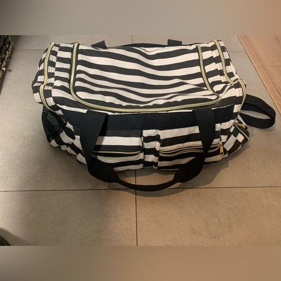 Zebra stripped travel bag - duffle bag - carryon bag - Picture 2 of 6